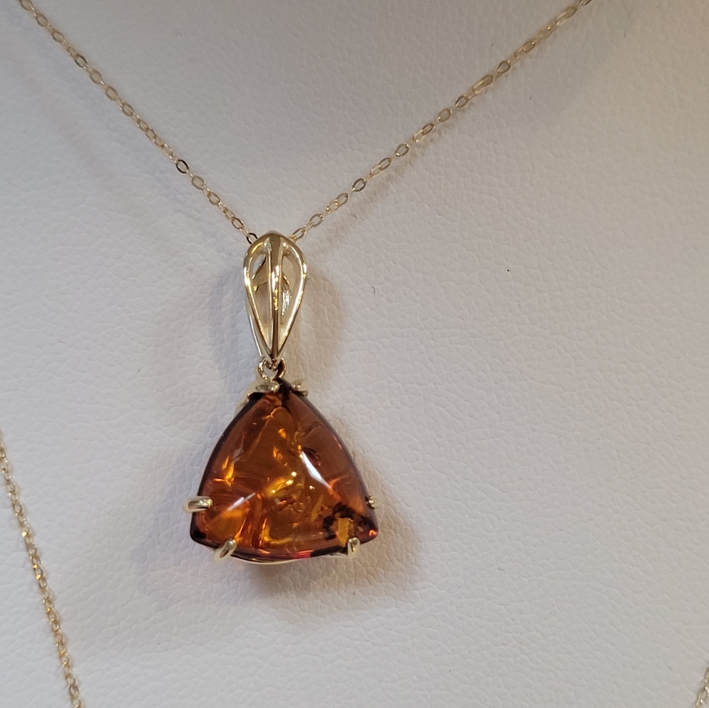 14k Solid Gold Trillion Baltic Cognac Amber Pendant With 18" Chain